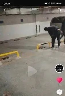女子为蹭高速免费提前半个月出发，引发网友热议