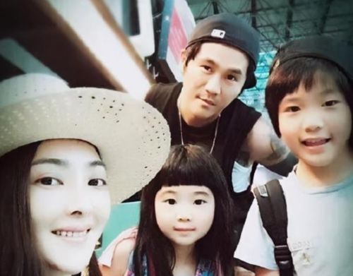 婴儿高跟鞋引争议，形似三寸金莲，网友纷纷吐槽，传统审美与现代观念的碰撞