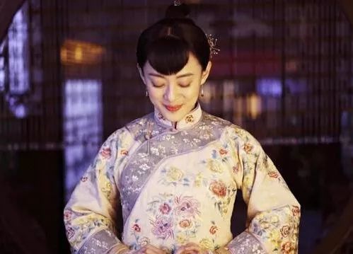 孙俪发文庆祝甄嬛319岁生辰，重温经典，致敬匠心